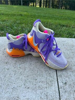 Nike LeBron Witness 7 Purple & Orange Basketball Shoes Size Youth 4.5